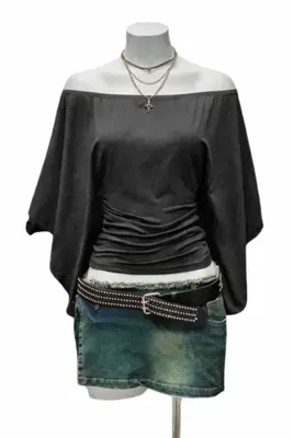 Köstebek Madonna Yaka Yarasa Kollu Düz Gothic Bluz