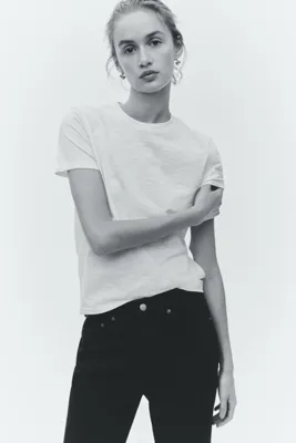 H&M Bedene Oturan Tişört