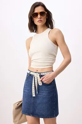 TRENDYOLMİLLA Teen Mavi Orta Bel Dantel Kemerli Mini Denim Etek TWOSS26ET00098