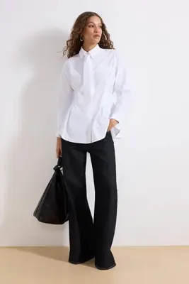 Trendyol Modest Beyaz Kravat Detaylı Fitted/Bele Oturan Pamuklu Gömlek TCTSS26TG00014