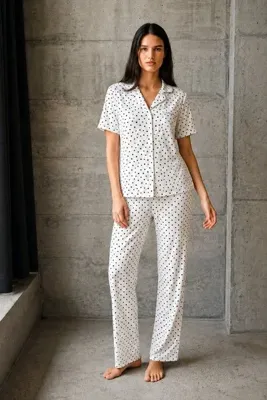 Genel Markalar V Yaka Düğmeli Casual Kar Beyaz Pijama Takımı