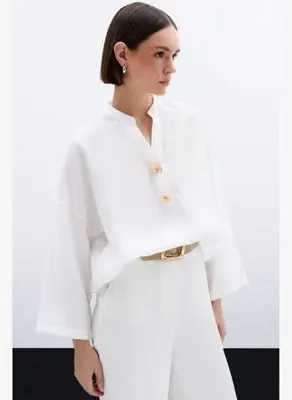 Sateen Çiçek Aksesuarlı Keten Bluz - Ekru