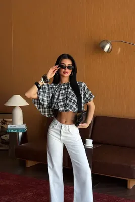 Eyyo Siyah Bahu Crop Bluz