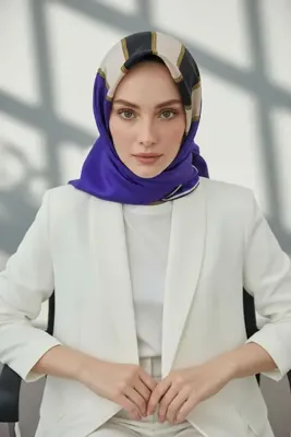 Vissona %100 Twill İpek Eşarp 90x90 Çizgili Barok Detaylı El Dikişli Kadın Eşarp