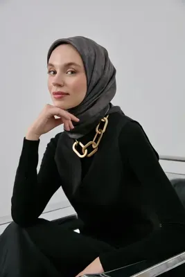Silk Home Shiny Dokulu Eşarp Antrasit Etnik Geçişli Parlak Su Tutmaz 90x90