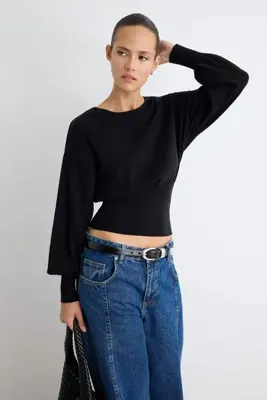 TRENDYOLMİLLA Wardrobe Essentials Siyah Belden Oturmalı Bluzan Yumuşak Triko Kazak TWOAW27KZ00132