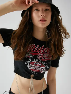 Koton Crop Tişört Baskılı Zincir Detaylı Bisiklet Yaka Fitilli