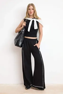 TRENDYOLMİLLA Siyah Wide Leg/Geniş Paça Biyeli Normal Bel Soft Touch Örme Pantolon TWOSS26PL00138