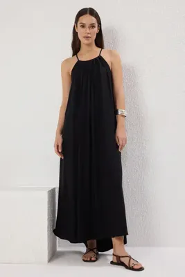 TRENDYOLMİLLA More Sustainable Siyah Geniş Kesim Maxi Dokuma Elbise TWOSS25EL00257