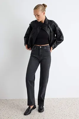 TRENDYOLMİLLA Siyah Orta Esnek Yüksek Bel Mom Jeans TWOAW27JE00073