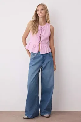 TRENDYOLMİLLA Pembe Çizgili Önden Bağlama Detaylı Kolsuz Dokuma Bluz TWOSS24BZ00651