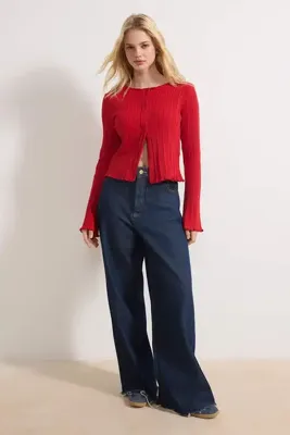 TRENDYOLMİLLA Kırmızı Jakarlı Fitted/Vücuda Oturan Düğme Detaylı Esnek Örme Bluz TWOAW26BZ00046