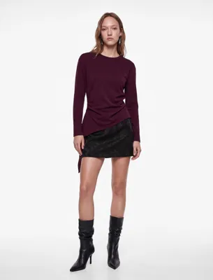 Koton Asimetrik Kesim Slim Fit Bisiklet Yaka Kısa Kollu Pamuklu Tişört