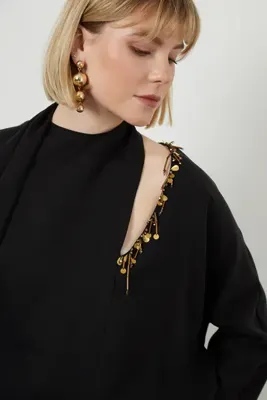 Gizia Yakasından Kuşak Detaylı İşlemeli Astarsız Uzun Kollu Bluz