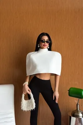 Eyyo Beyaz Suuti Crop Bluz