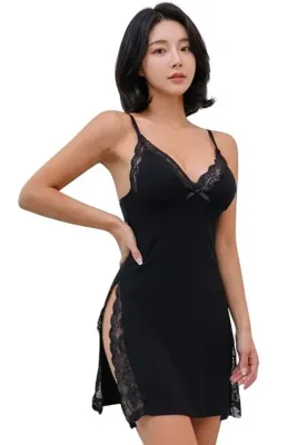 PEMBİŞ HOMEWEAR Kadın Siyah Yırtmaçlı Dantel İşlemeli Gecelik