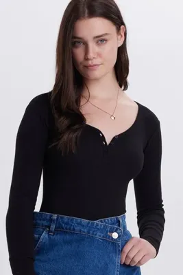 Tudors Kadın Slim Fit Dar Kesim Pamuklu V Yaka Siyah Bluz