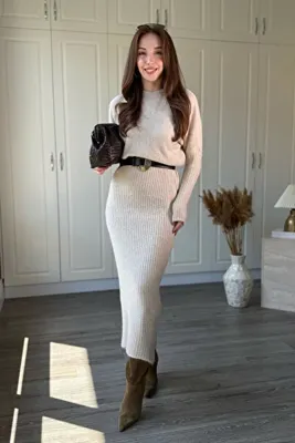 Dilay Gökoğlu Butik Yarasa Kol Detaylı Bej Triko Uzun Elbise