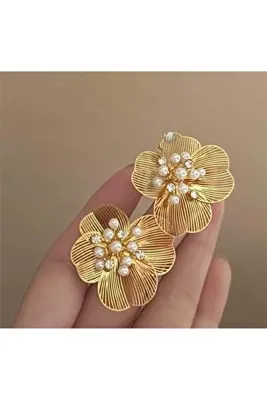 Pelin Aksesuar Gold İncili Plaka Çiçek Küpe