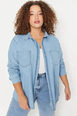 Trendyol Curve Açık Mavi %100 Non-Stretch Pamuk Büyük Beden Denim Gömlek TBBAW23AX00018