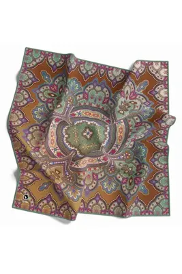 VİOLLA Kristal Şal Desenli Taba Renkli 90x90 Dikim Şekli : El Dikişi Eşarp (İpek İçermez)