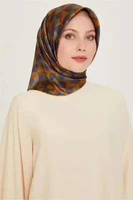 ARMİNE Nostalji Sura Saf İpek Eşarp 9204 39 Yağ Yeşili Hardal Geometrik Desen