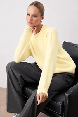 TRENDYOLMİLLA Wardrobe Essentials Sarı Alpaka Yün Karışımlı Premium İplik Geniş Kalıp Triko Kazak|TWOAW26KZ00080