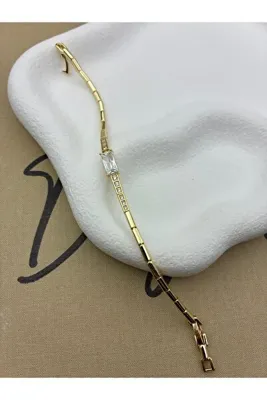 Hedef Bijuteri 14K Gold Renk Ortası Dikdörtgen Baget Zirkon Taş Detay İnce Bileklik CM102