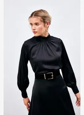 Sateen Yaka Detaylı Saten Bluz - Siyah