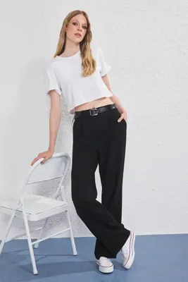 TRENDYOLMİLLA Siyah Kemerli Wide Leg/Geniş Paça Dokuma Pantolon TWOSS25PL00104