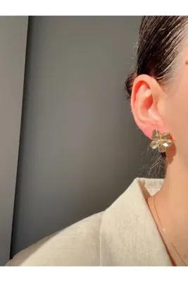 Ressia Küçük Çiçek Küpe