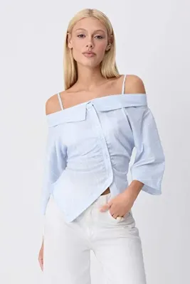 TRENDYOLMİLLA Mavi-Çok Renkli Çizgili Carmen Yaka Bedene Oturan Gömlek TWOSS26GO00206