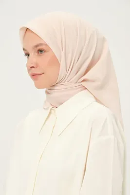 Madame Polo Düz Şifon Kare Eşarp Bej Kaymaz Nefes Alabilen Kumaş 90x90 cm