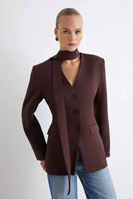 TRENDYOLMİLLA Kahverengi Kendinden Fularlı Fitted/Vücuda Oturan Blazer Ceket TWOAW27BC00008