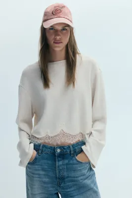 H&M Loose-fit lace-trimmed top