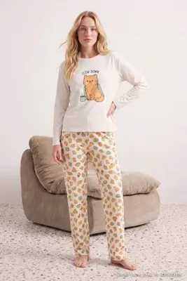 TRENDYOLMİLLA Ekru %100 Pamuklu Kedi Baskılı Örme Pijama Takımı THMAW27PT00071