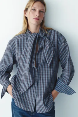 H&M Pamuklu ve Fiyonk Yakalı Poplin Gömlek