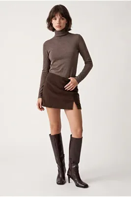 Drop by TrendyolMilla Kahverengi Kaşe Mini Yırtmaçlı Şort Etek