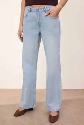 TRENDYOLMİLLA Wardrope Essentials Mavi Düşük Bel 100% Pamuk Wide Leg Geniş Paça Jeans TWOSS26JE00131