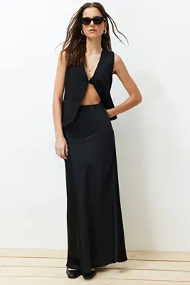 TRENDYOLMİLLA Siyah Saten Balık Shape Maxi Boy Dokuma Etek TWOSS24ET00120