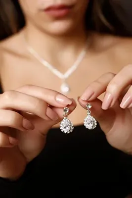 BİJUTERRİ Gümüş Kaplama Su Yolu Zirkon Taşlı Küpe Kadın Takı Özel Gün Düğün Küpe Aksesuar