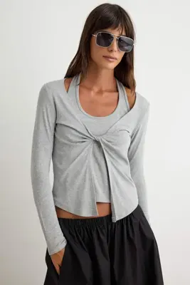 TRENDYOLMİLLA Gri Melanj Fitted/Vücuda Oturan İkili V Yaka Uzun Kollu Premium Yumuşak Örme Bluz TWOSS26BZ00269