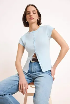 TRENDYOLMİLLA Açık/Bebe Mavi Düğmeli Fitted/Vücuda Oturan Örme Bluz TWOSS25BZ00281