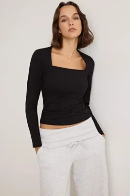 TRENDYOLMİLLA Siyah Pamuklu Esnek Kare Yaka Fitted/Vücuda Oturan Esnek Bluz TWOAW24BZ00165