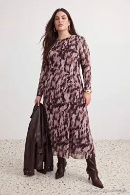Trendyol Curve Kahverengi Baskılı Büzgü / Drape Detaylı Maxi Örme Elbise TBBAW27AH00037