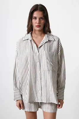 TRENDYOLMİLLA Bej Oversize Cepli Çizgili Düşük Kol Gömlek TWOSS25GO00061