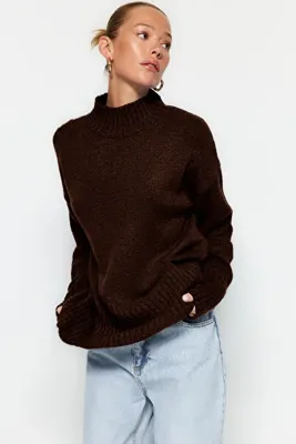 TRENDYOLMİLLA Kahverengi Geniş Kalıp Yumuşak Dokulu Basic Triko Kazak TWOAW23KZ00490