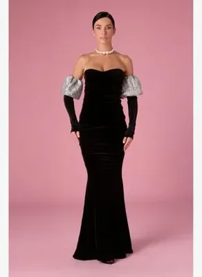 Nur Karaata Anastelle Gown