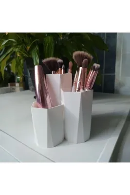 Handmade 3D Baskılı Makyaj Fırçası Organizeri – 3 Bölmeli Masaüstü Kozmetik Tutucu