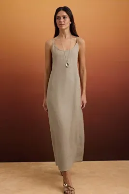 TRENDYOLMİLLA Kahverengi %100 Keten Sırt Detaylı Maxi Elbise TWOSS24EL00668
